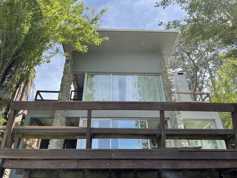 Moderna casa en alquiler sobre Montoya, La Barra